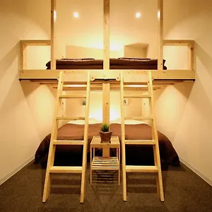 Nest , Osaka Japón